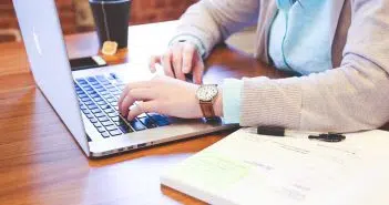 Suivre une formation en droit social : quels avantages pour un employé ?