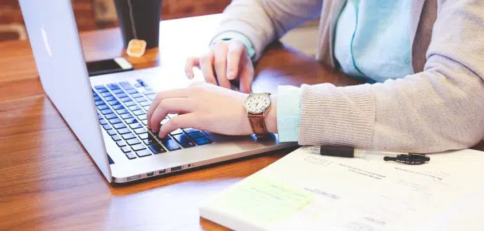 Suivre une formation en droit social : quels avantages pour un employé ?